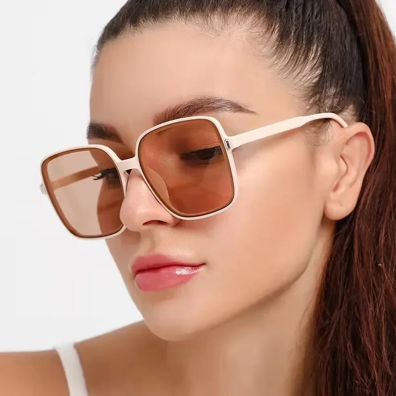 Kacamata Hitam Vintage Oversiz - Luxury Lifestyle Store ulasan dan harga