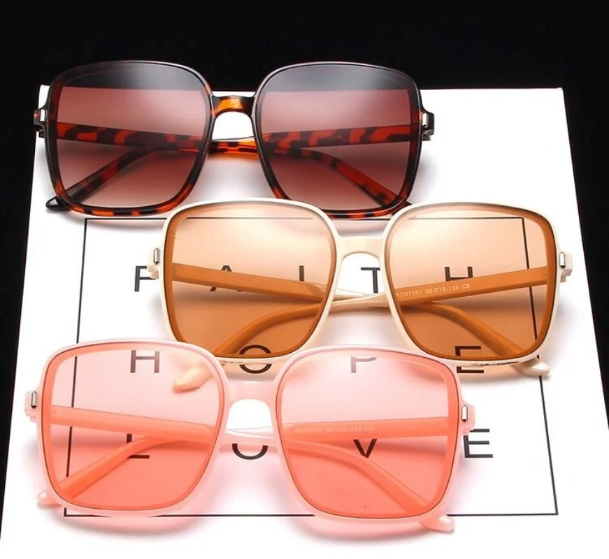 Kacamata Hitam Vintage Oversiz - Luxury Lifestyle Store ulasan dan harga