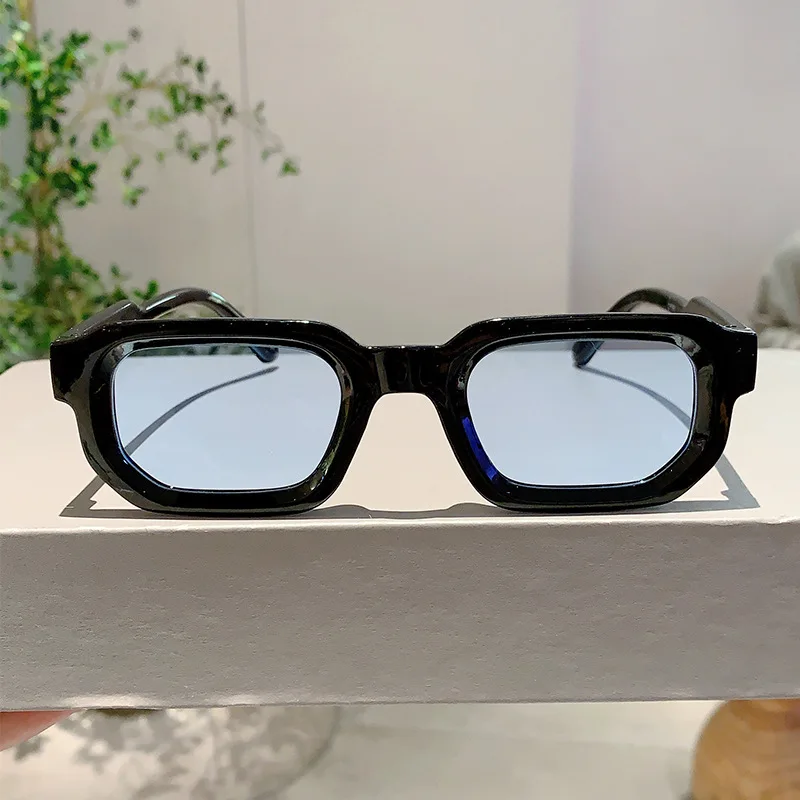 Kacamata Hitam Bingkai Persegi - Luxury Lifestyle Store ulasan dan harga