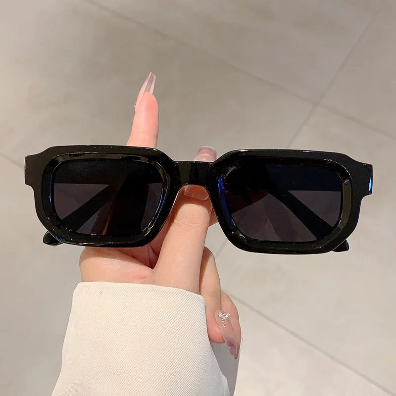 Kacamata Hitam Bingkai Persegi - Luxury Lifestyle Store ulasan dan harga